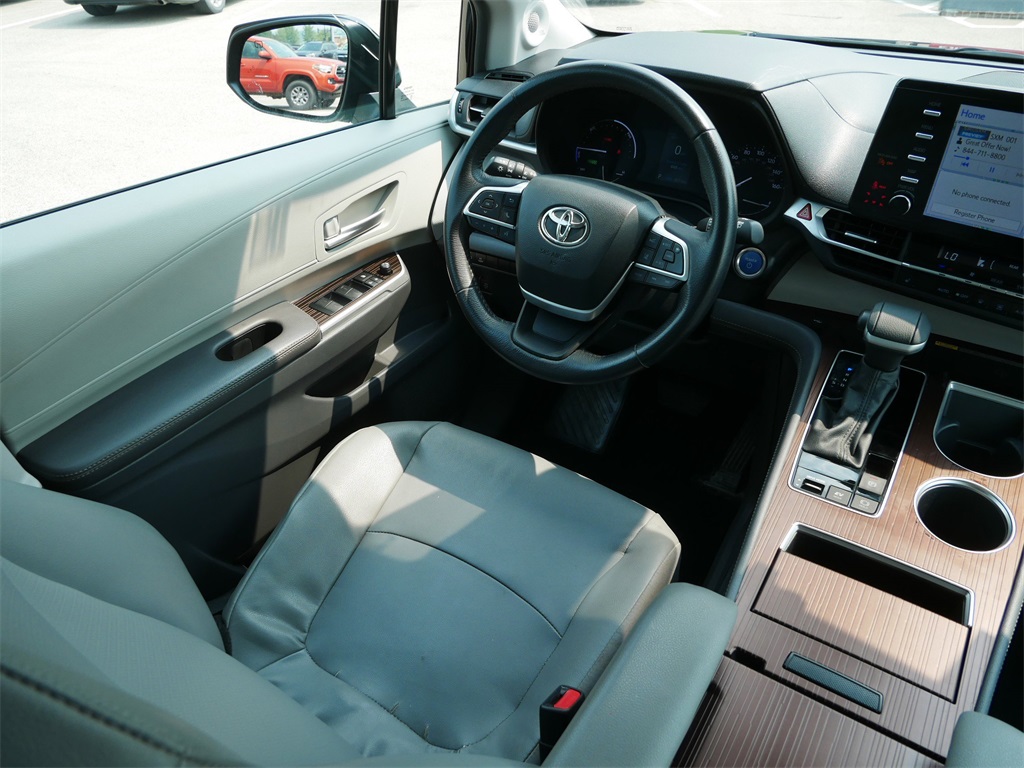 2024 Toyota Sienna XLE photo 12