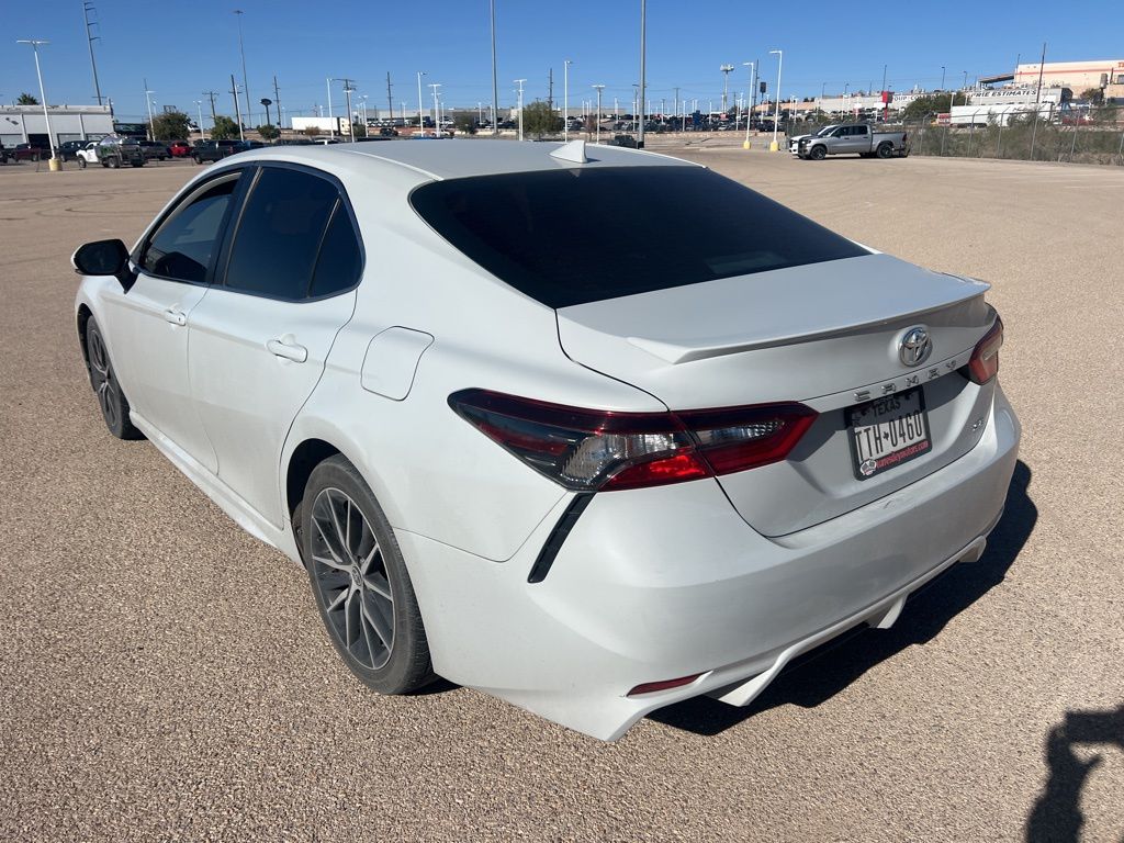 2022 Toyota Camry SE photo 4