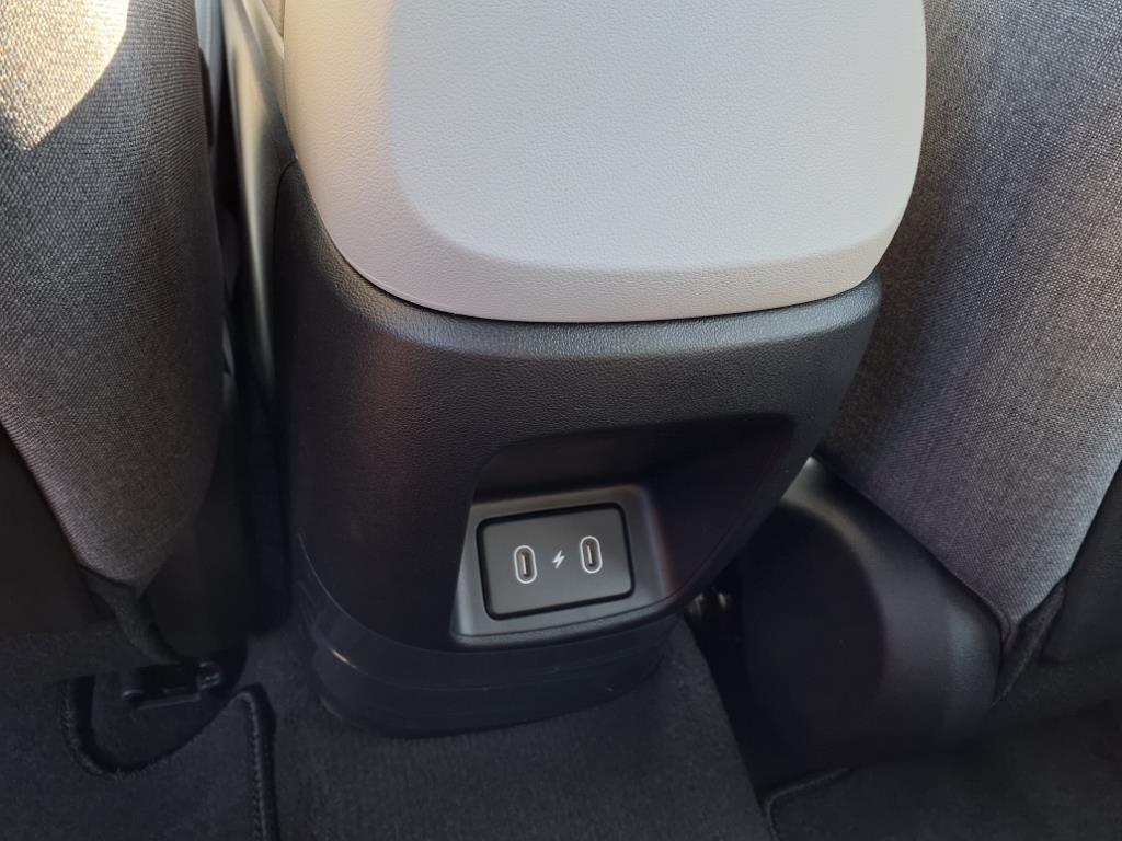2025 Hyundai Elantra Limited photo 3