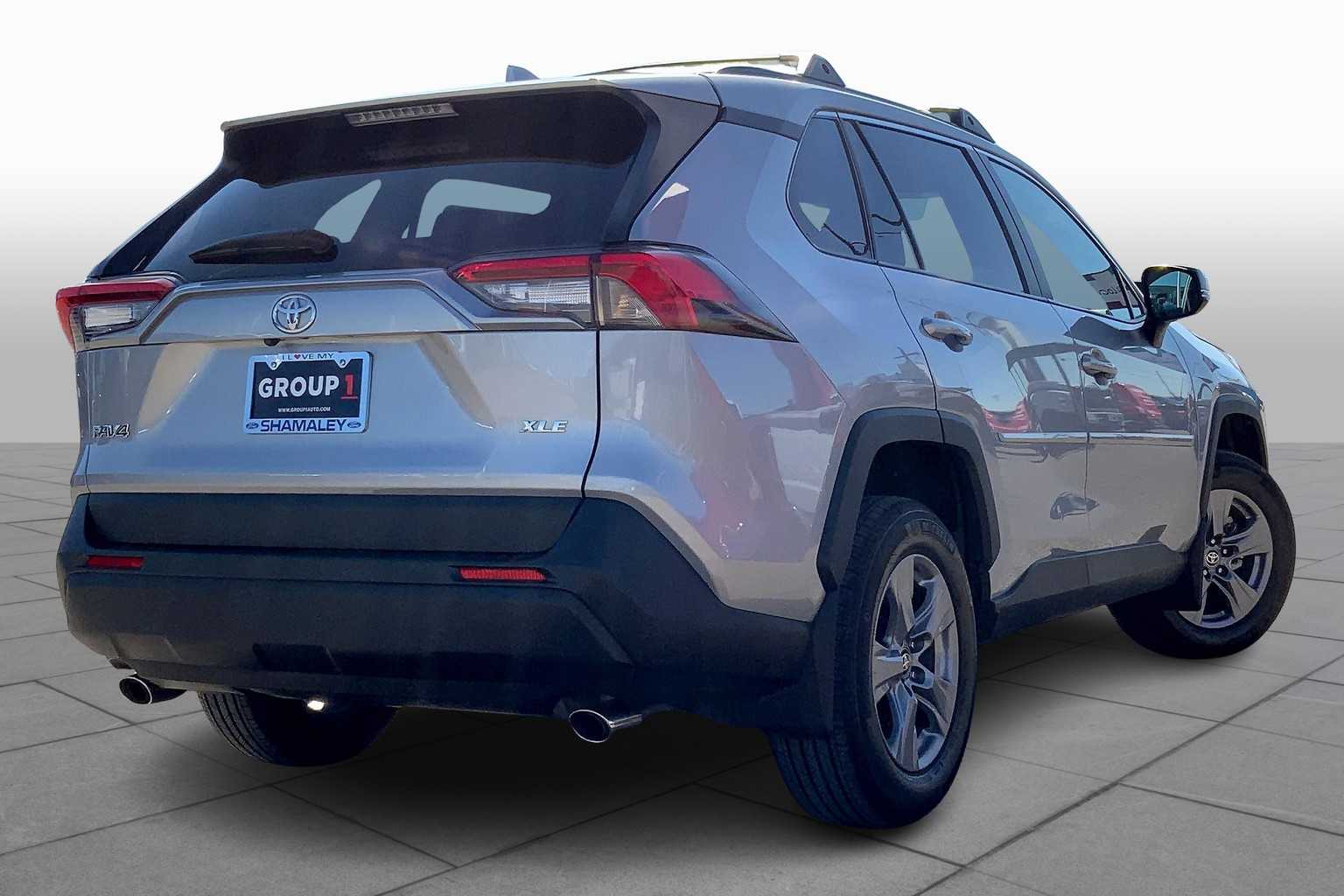 2024 Toyota RAV4 XLE photo 11