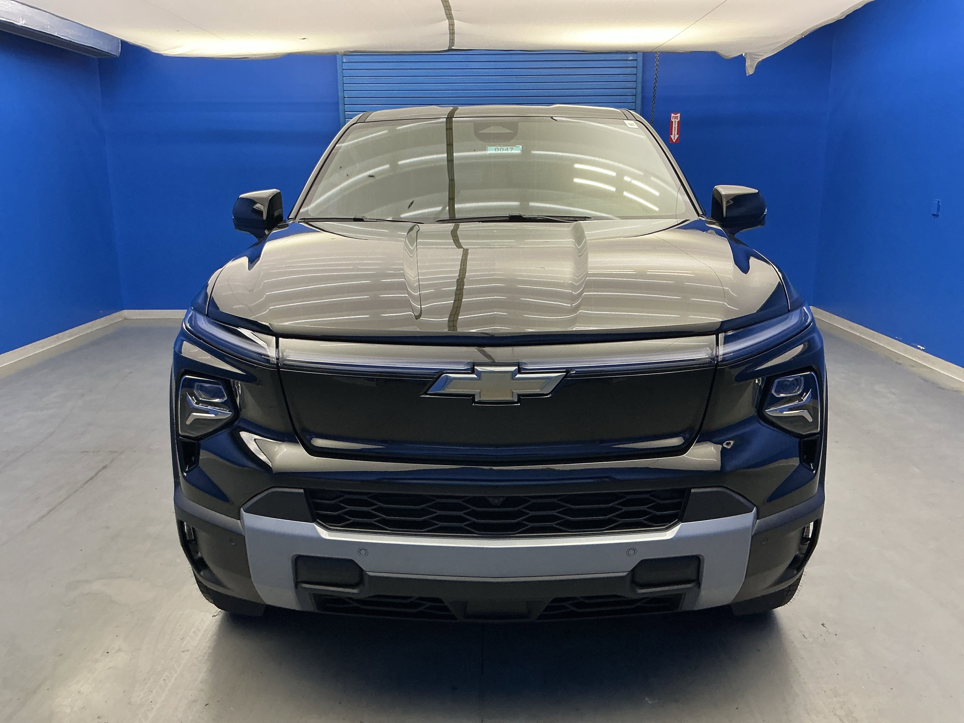 2026 Chevrolet Silverado EV photo 3