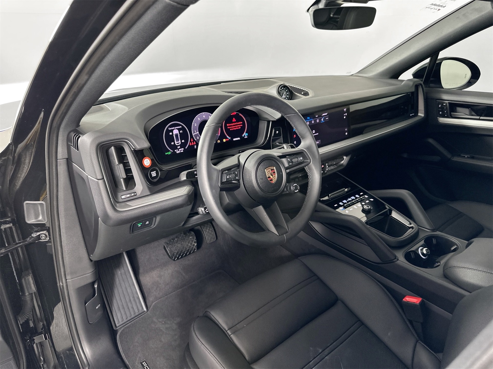 2025 Porsche Cayenne Coupe Base photo 4