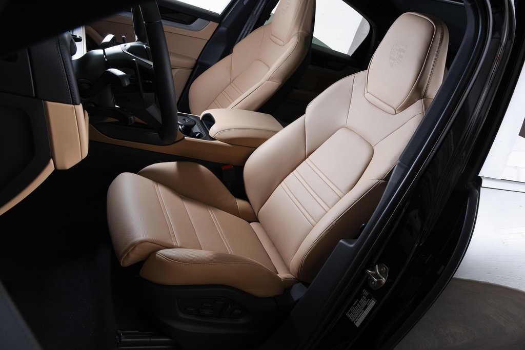 2025 Porsche Cayenne photo 5
