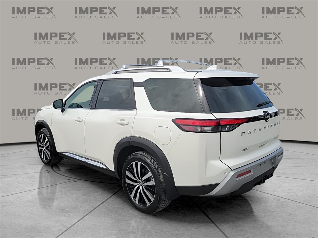 2024 Nissan Pathfinder Platinum photo 3
