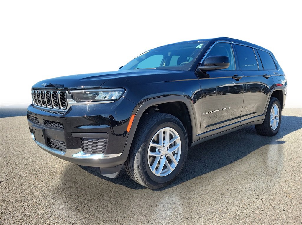 2023 Jeep Grand Cherokee Laredo photo 3