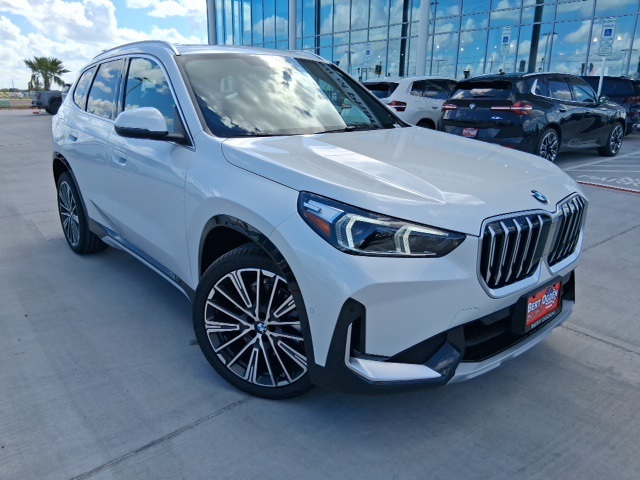 2026 BMW X1 28i's photo