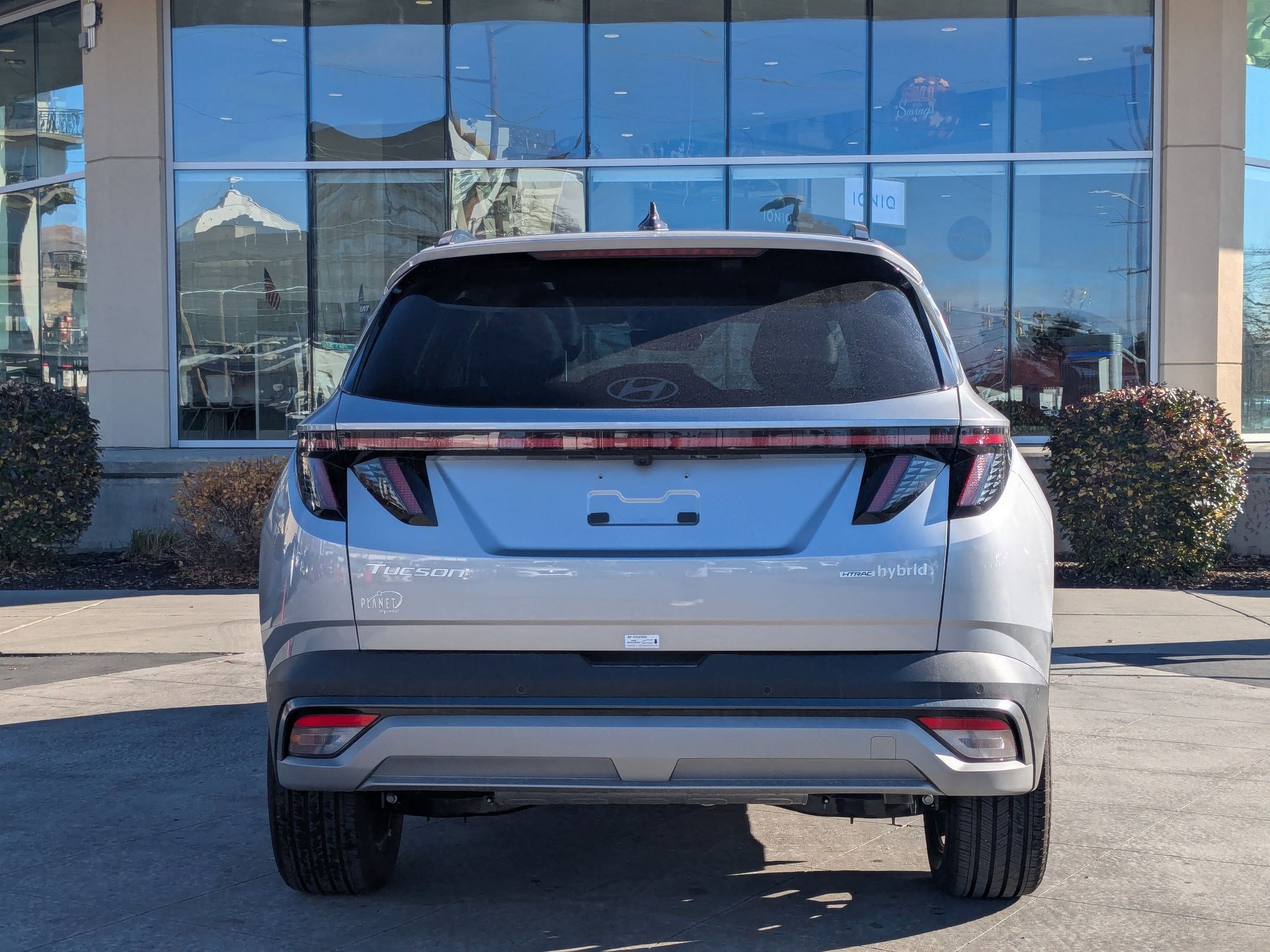 2025 Hyundai Tucson Hybrid Limited photo 2