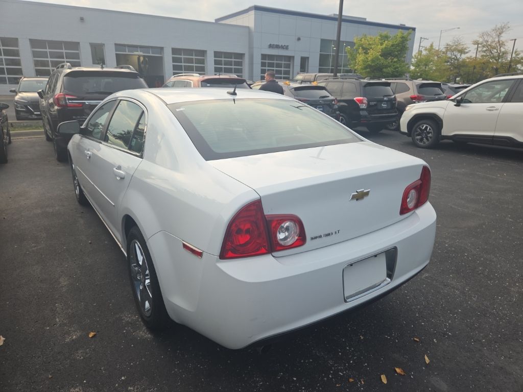 2010 Chevrolet Malibu 2LT photo 4