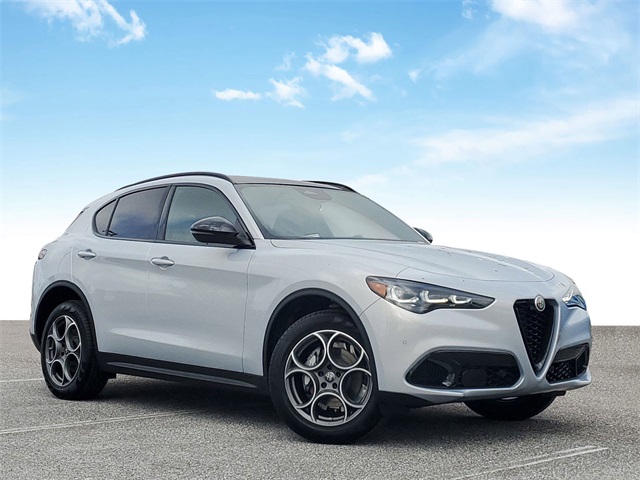 2025 Alfa Romeo Stelvio Base's photo
