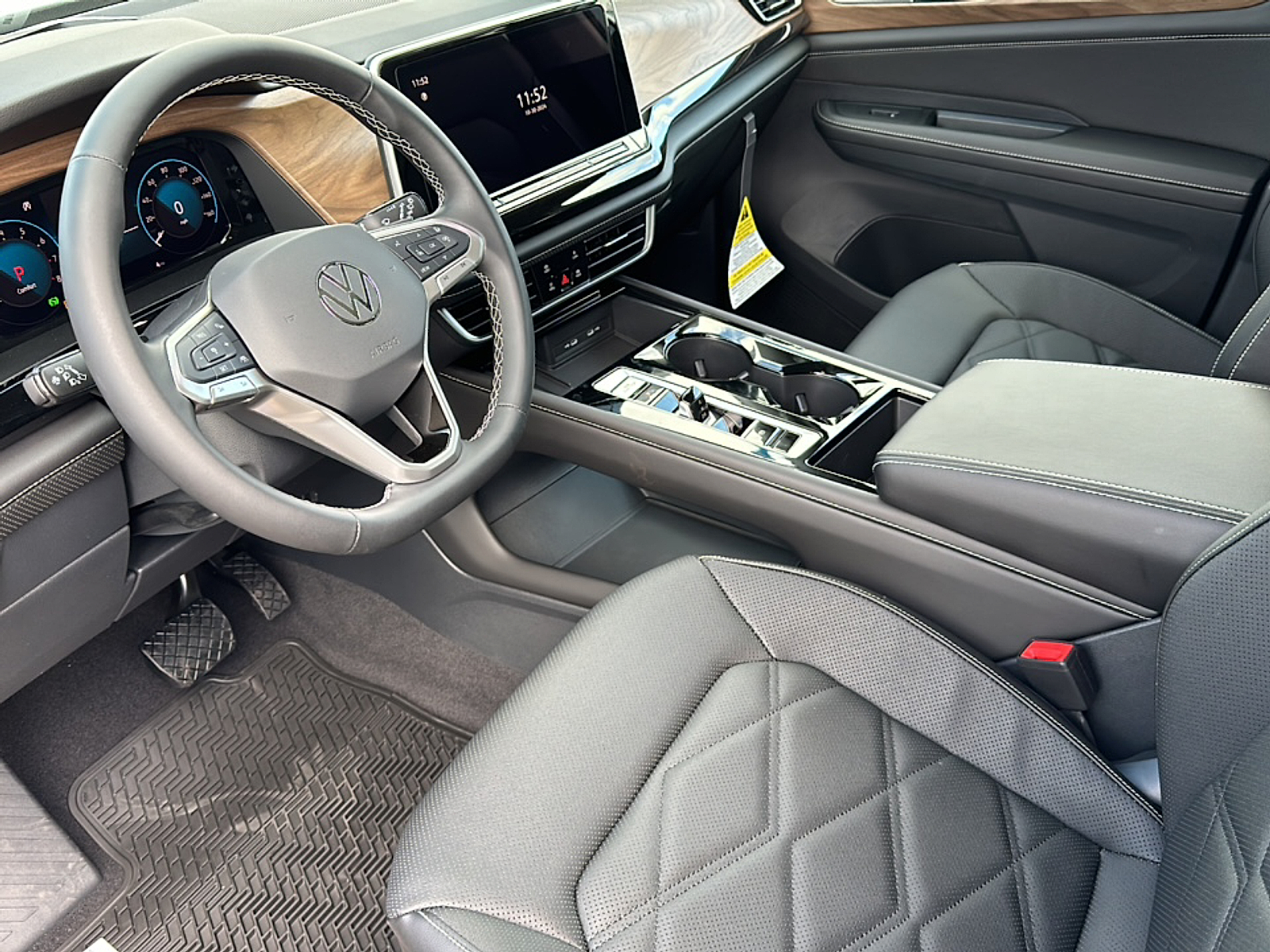New 2025 Pure White Volkswagen 2.0T SE w/Technology image 9