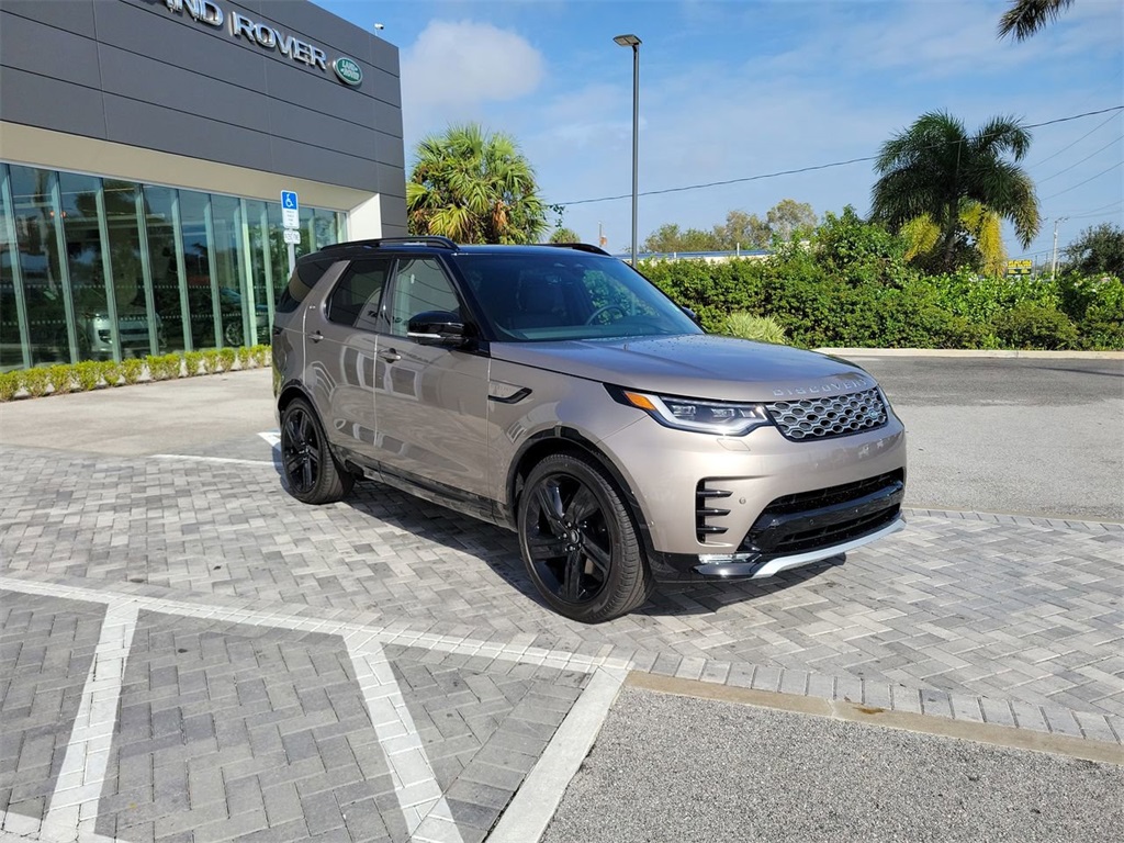 2025 Land Rover Discovery Metropolitan Edition photo 6