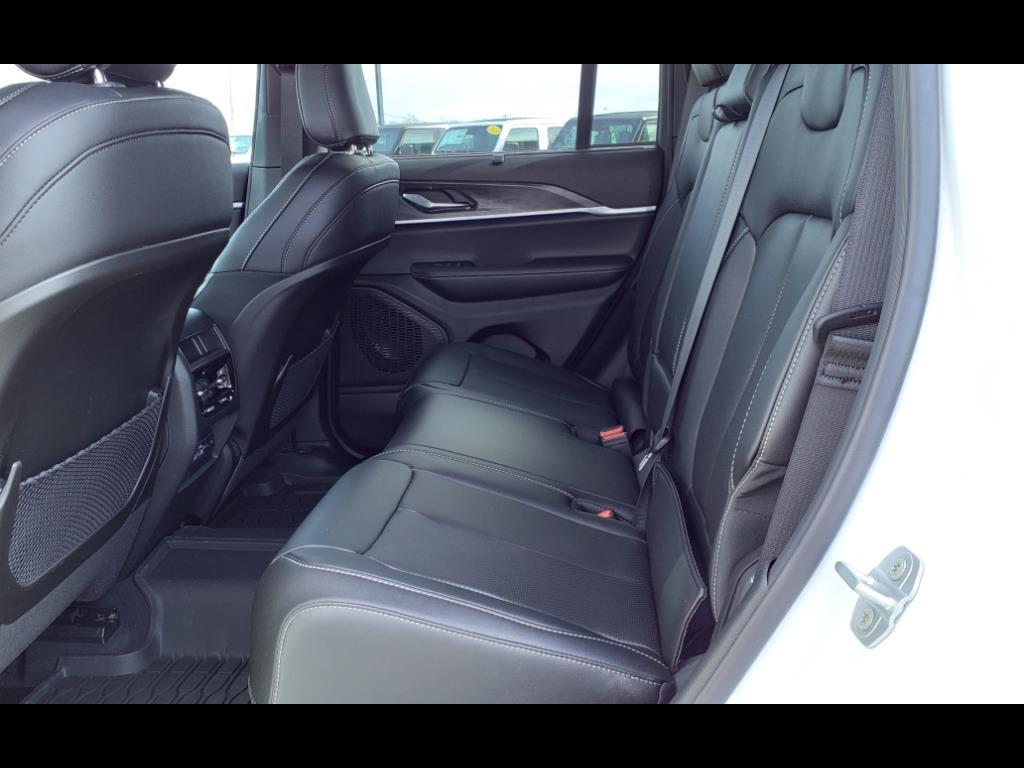 2025 Jeep Grand Cherokee Limited photo 24