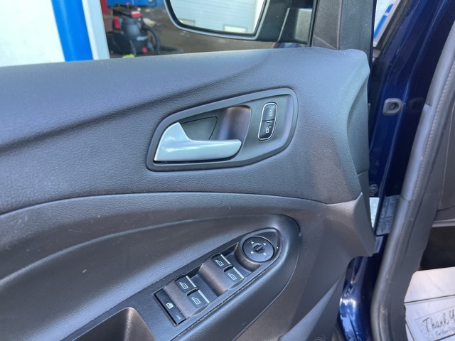 2017 Ford C-Max Hybrid SE photo 9