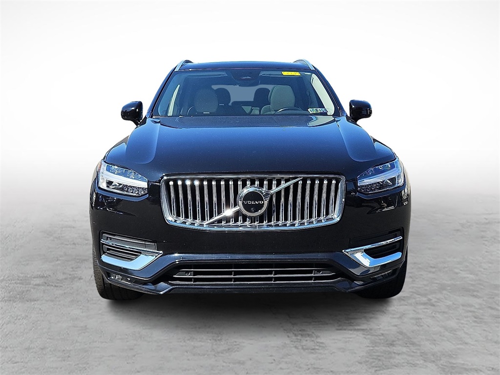 2023 Volvo XC90 B5 Plus photo 2