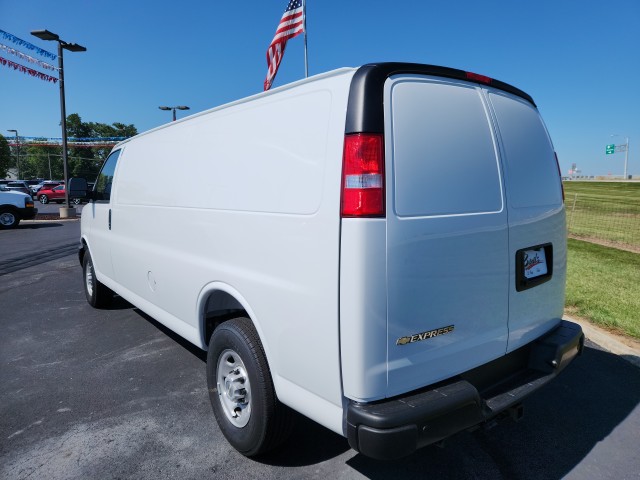 2025 Chevrolet Express Cargo 2500 photo 3