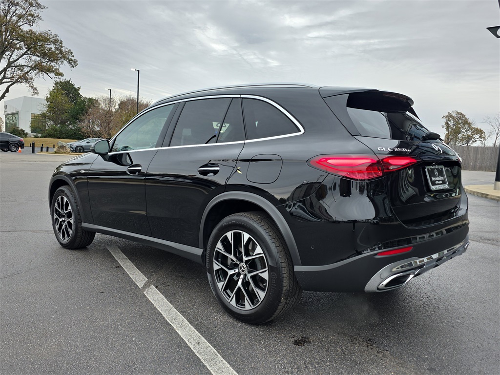 2025 Mercedes Benz GLC 350e 4MATIC photo 3