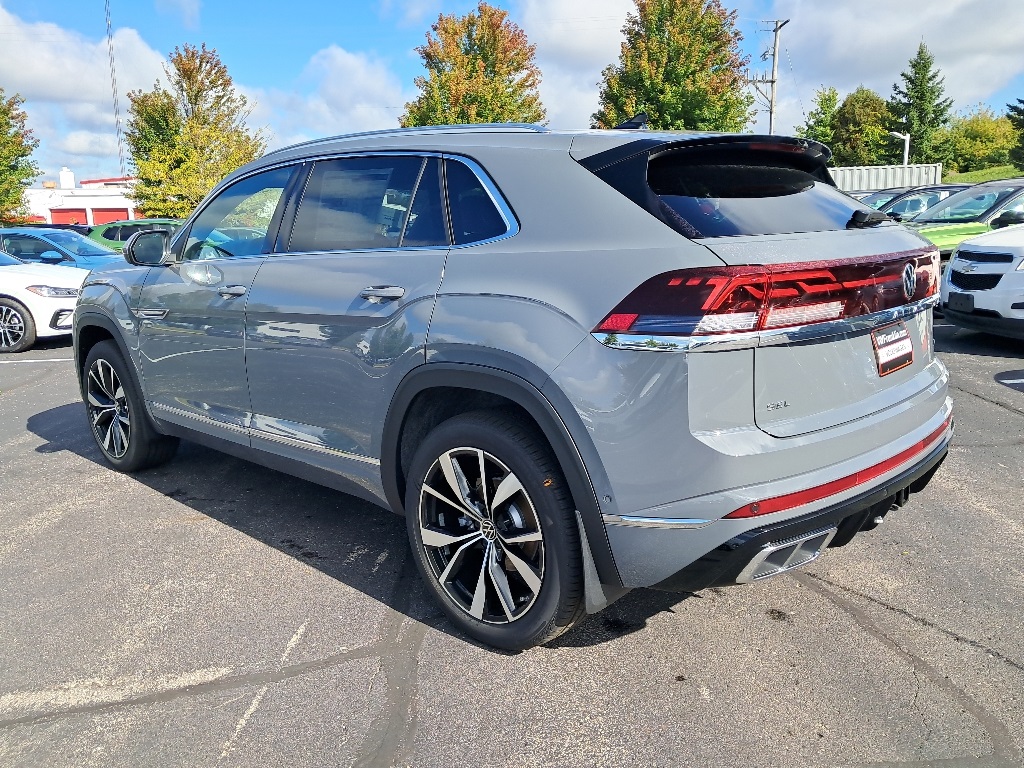 2026 Volkswagen Atlas Cross Sport SEL Premium R-Line photo 2