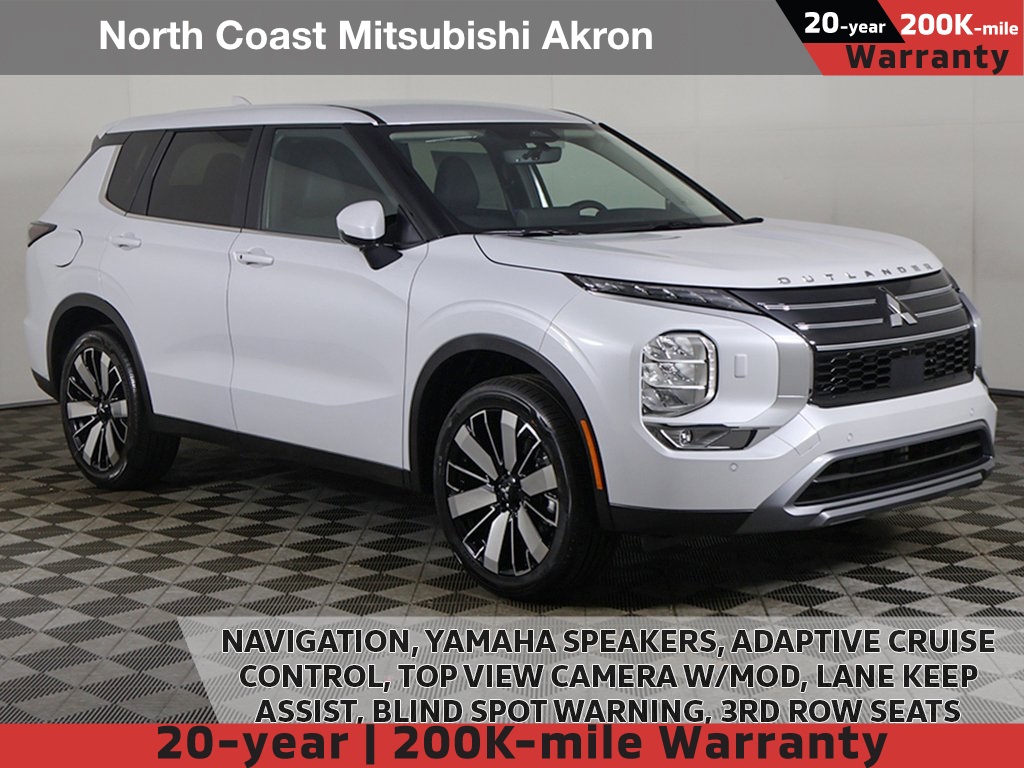 2025 Mitsubishi Outlander SE's photo