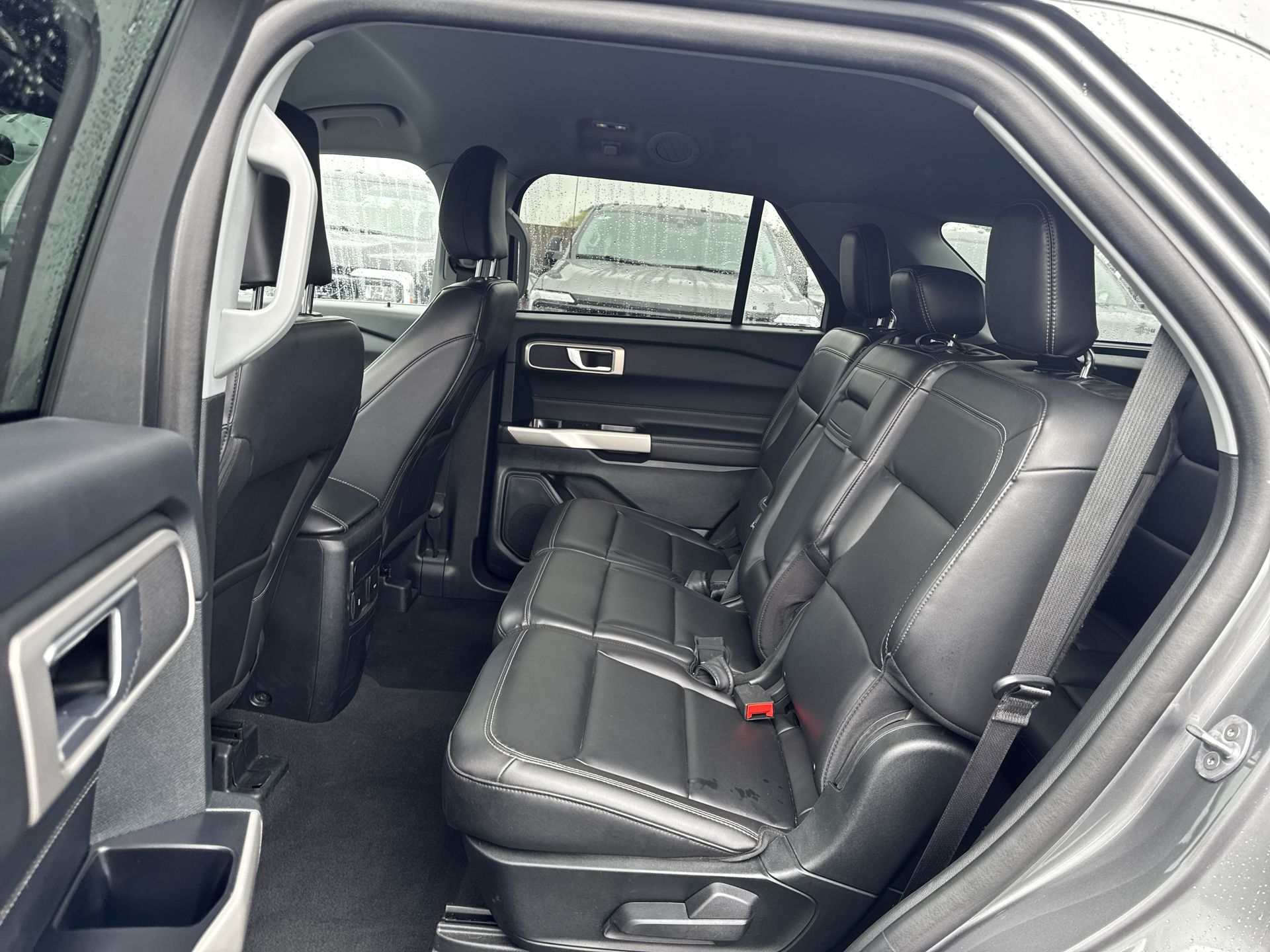 2023 Ford Explorer XLT photo 4