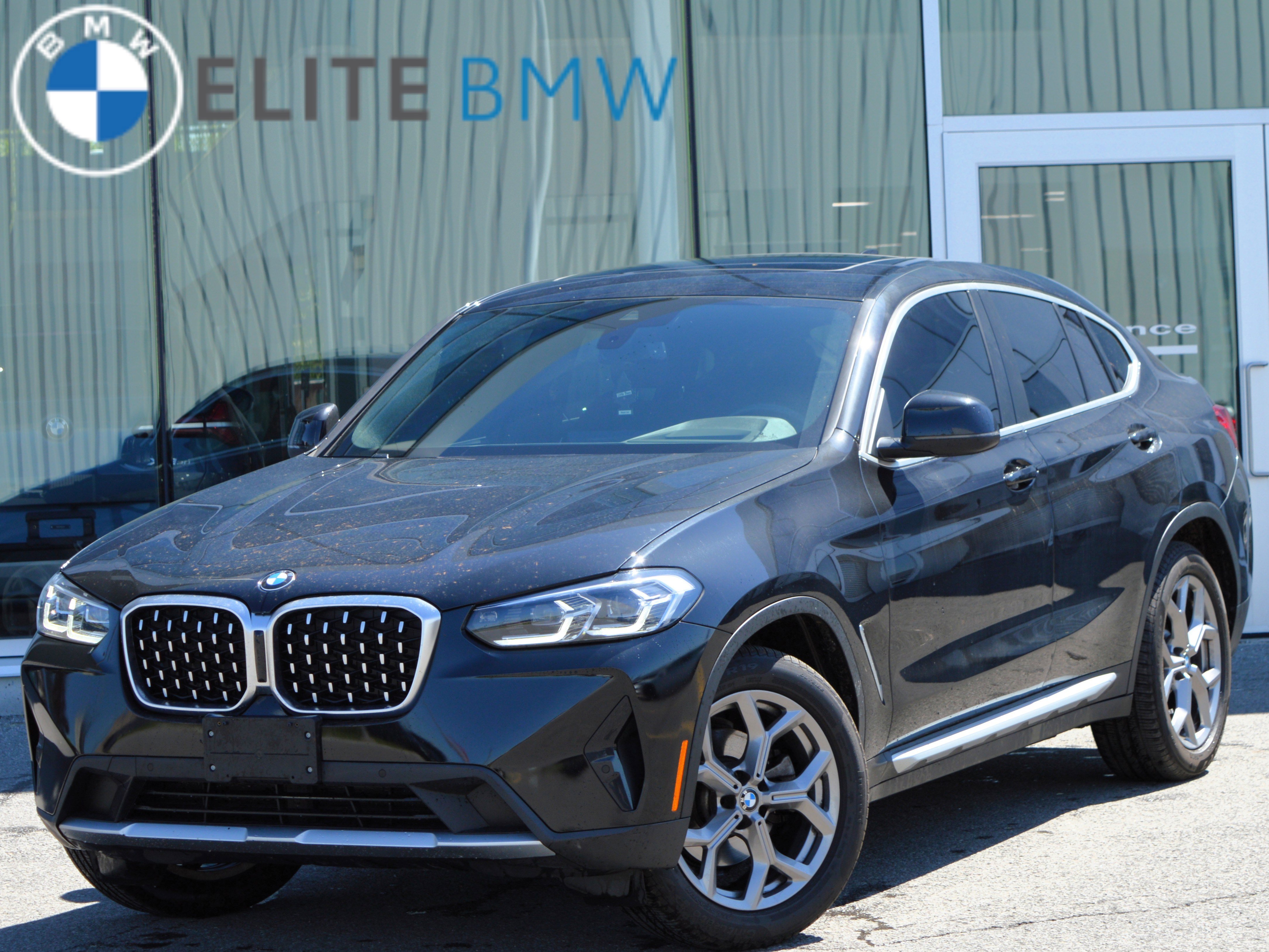Used 2022 BLACK SAPPHIRE MET BMW xDrive30i image 1