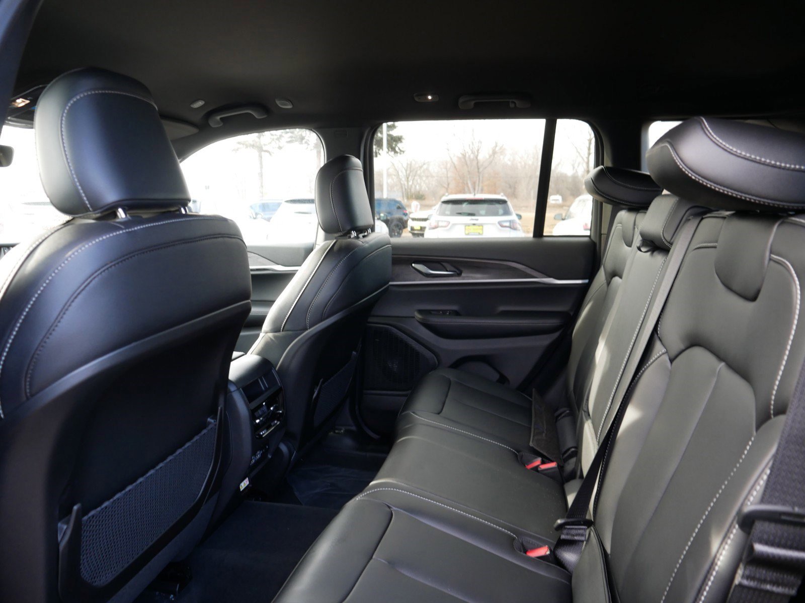 2025 Jeep Grand Cherokee Limited photo 10