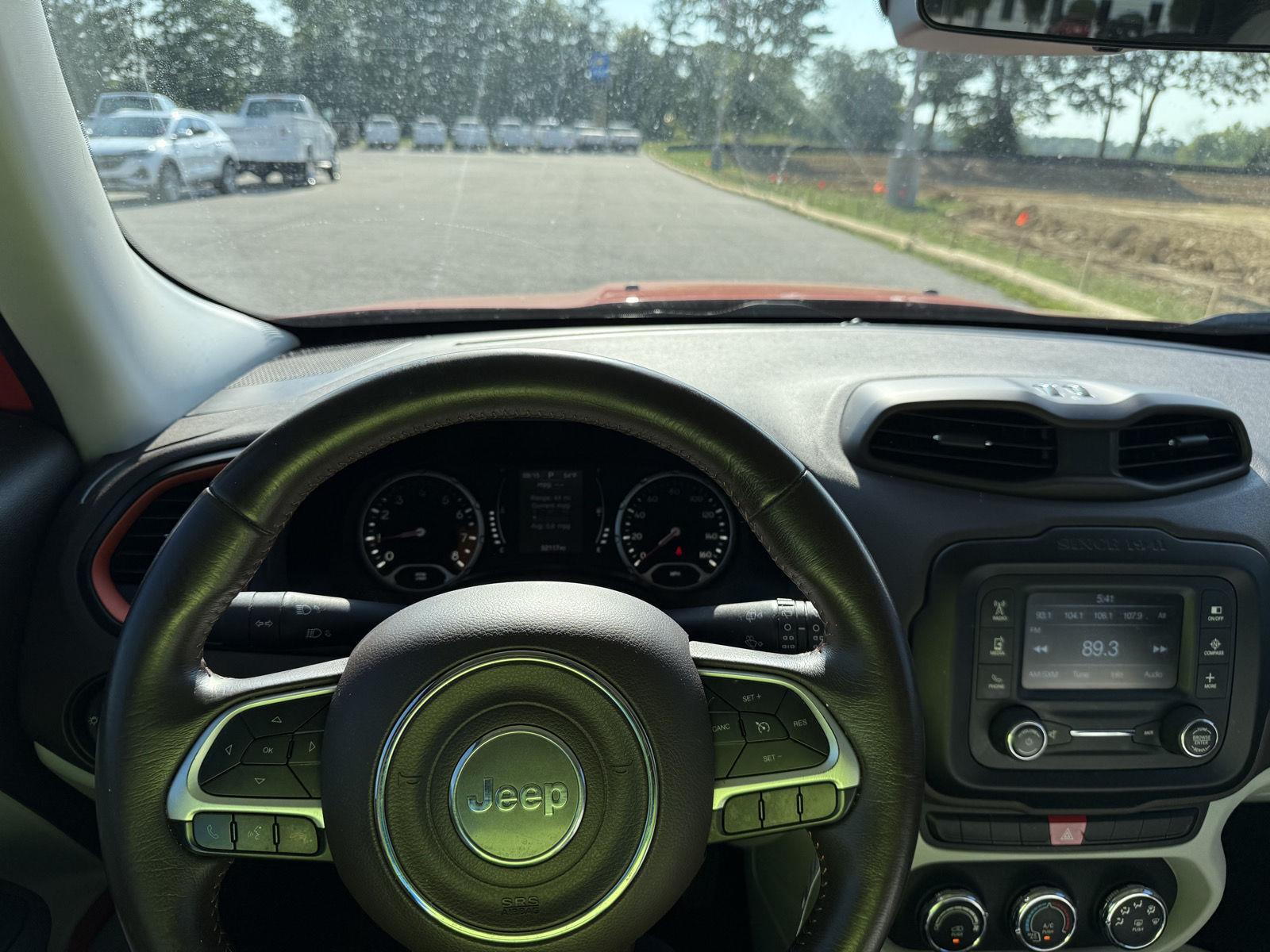 2015 Jeep Renegade Latitude photo 9