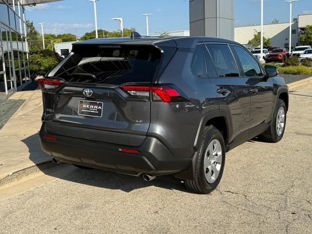 2022 Toyota RAV4 LE photo 3