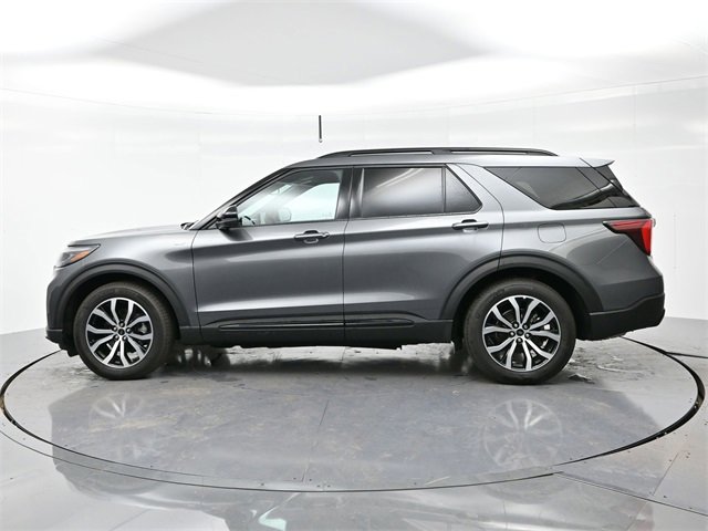 2025 Ford Explorer ST-Line photo 4