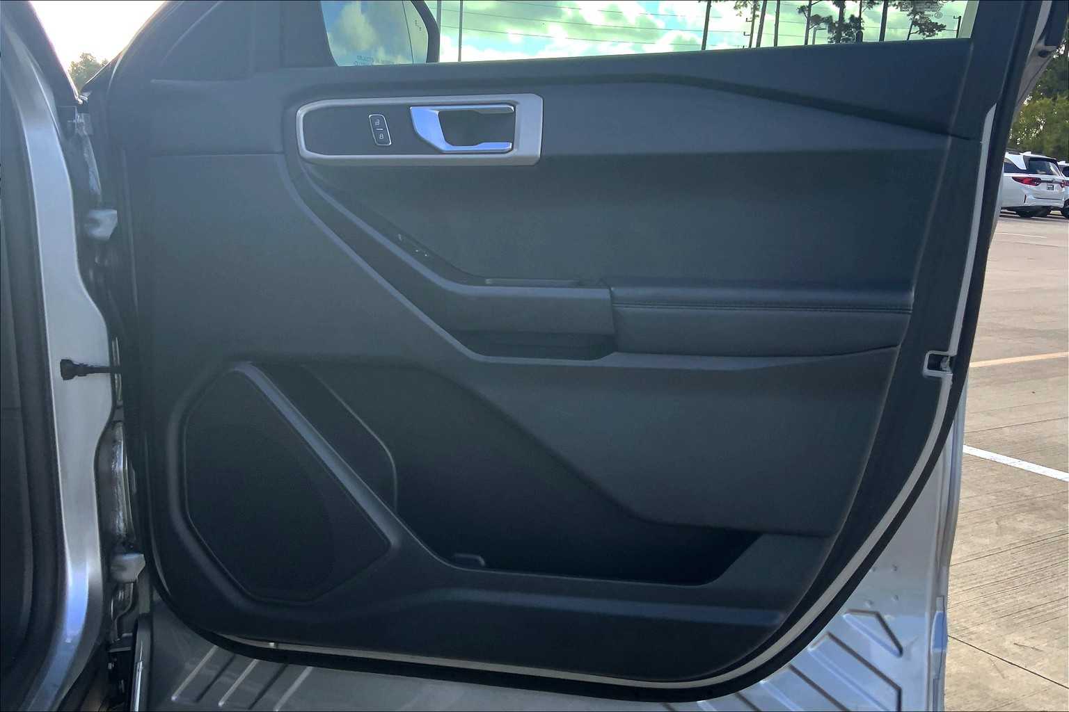 2022 Ford Explorer Base photo 17