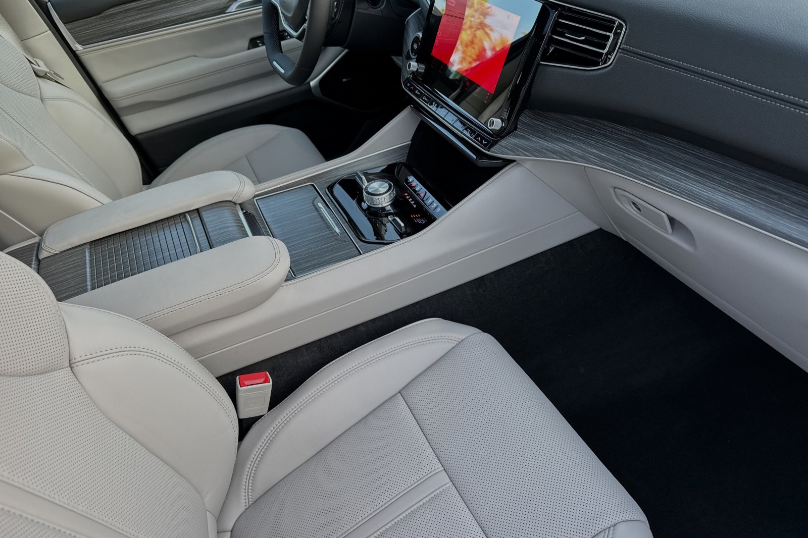 2024 Jeep Wagoneer L Series III photo 17