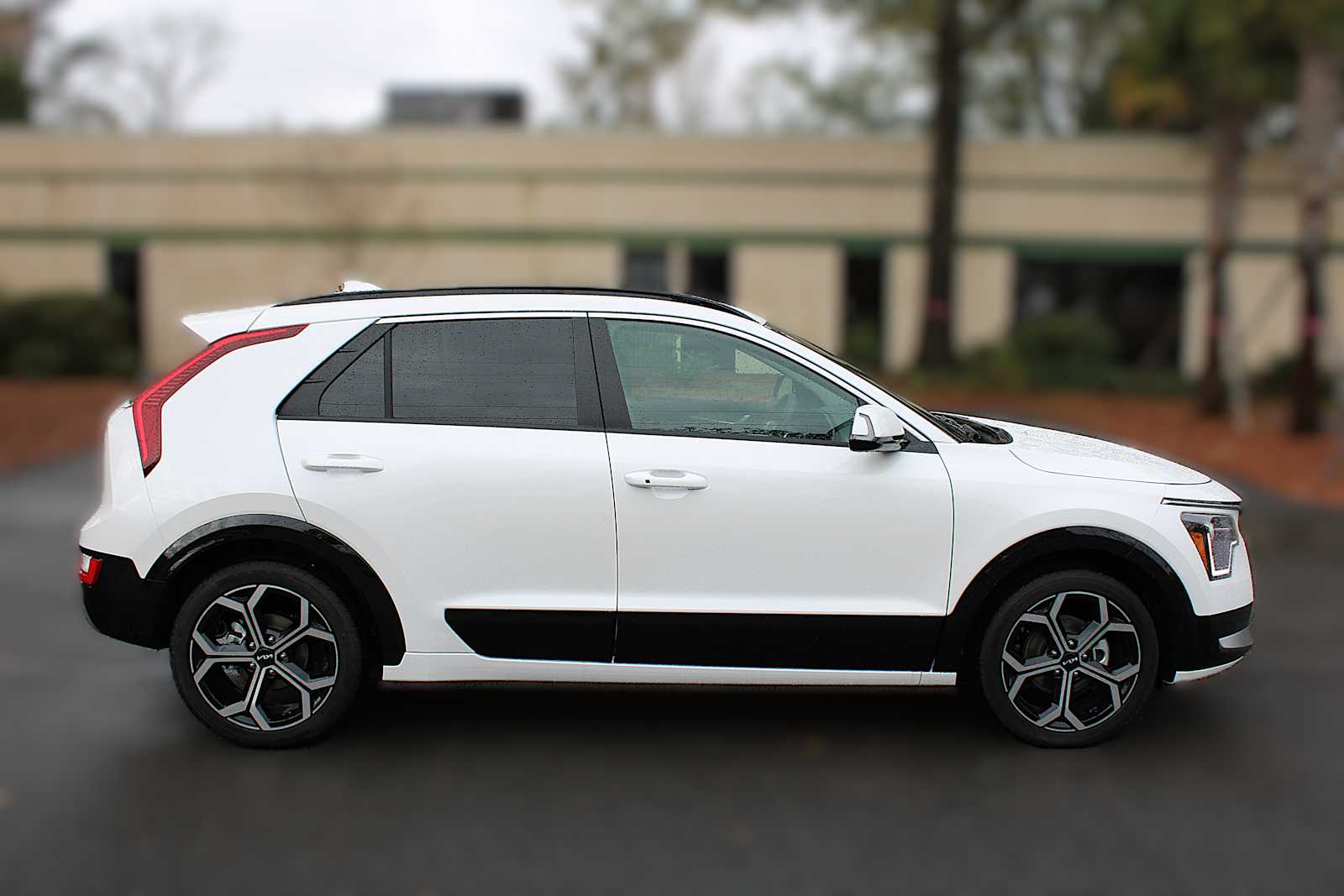 2025 Kia Niro EX photo 2