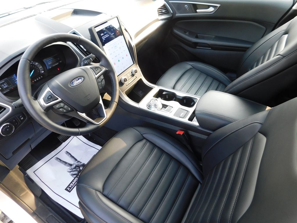 2022 Ford Edge SEL photo 24