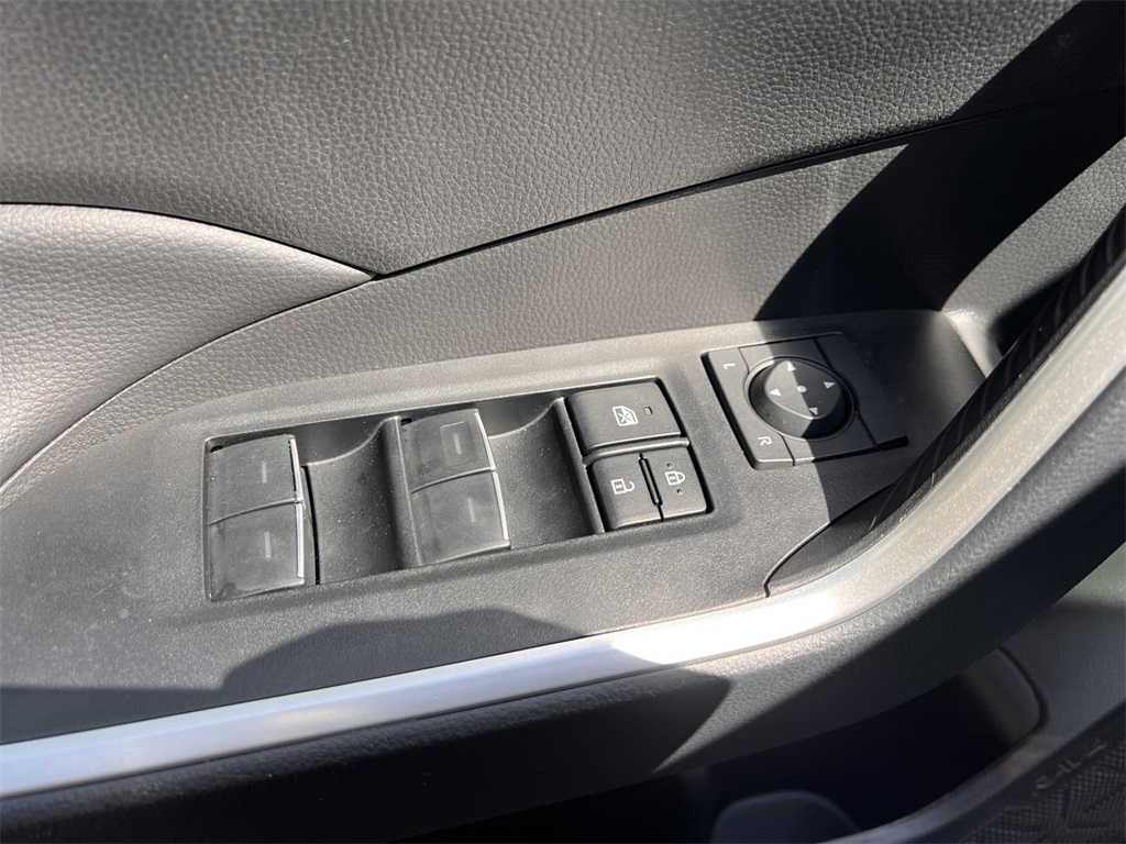 2024 Toyota RAV4 XLE photo 18