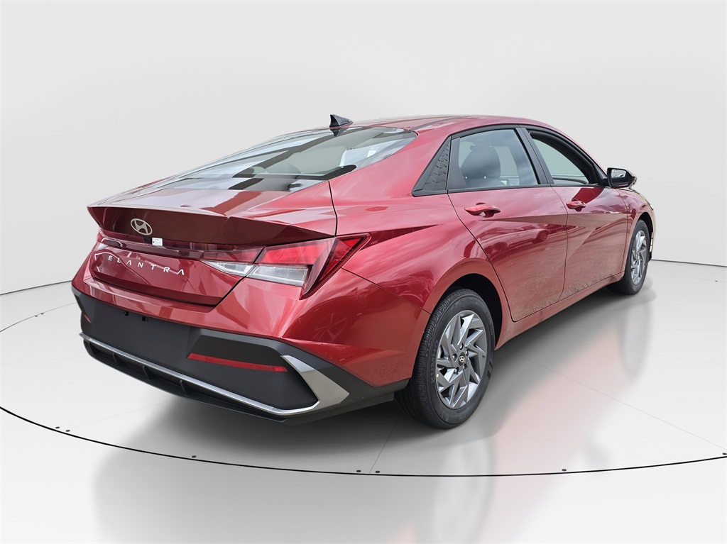 2025 Hyundai Elantra Hybrid photo 3