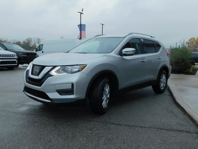 2017 Nissan Rogue SV photo 3