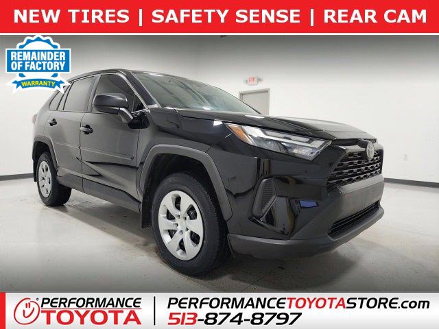 2023 Toyota RAV4 LE's photo
