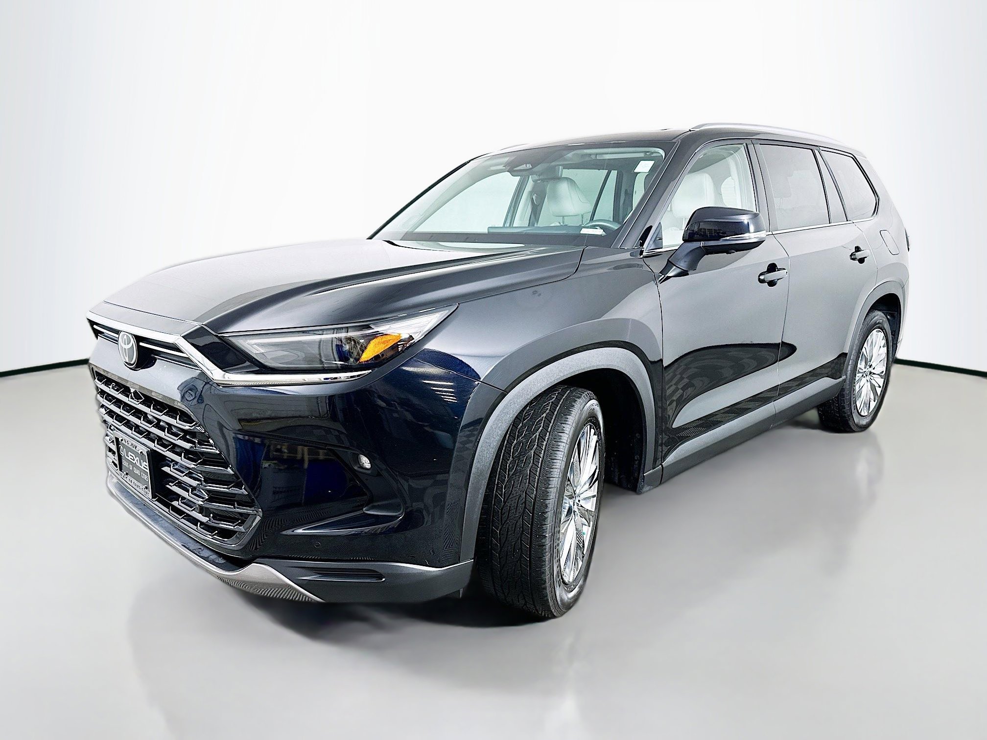 2024 Toyota Grand Highlander Platinum photo 2
