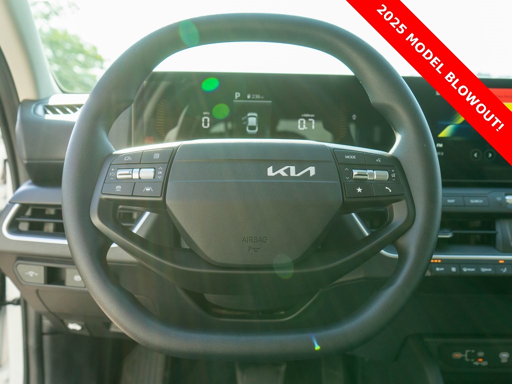 2025 Kia K4 LX photo 12