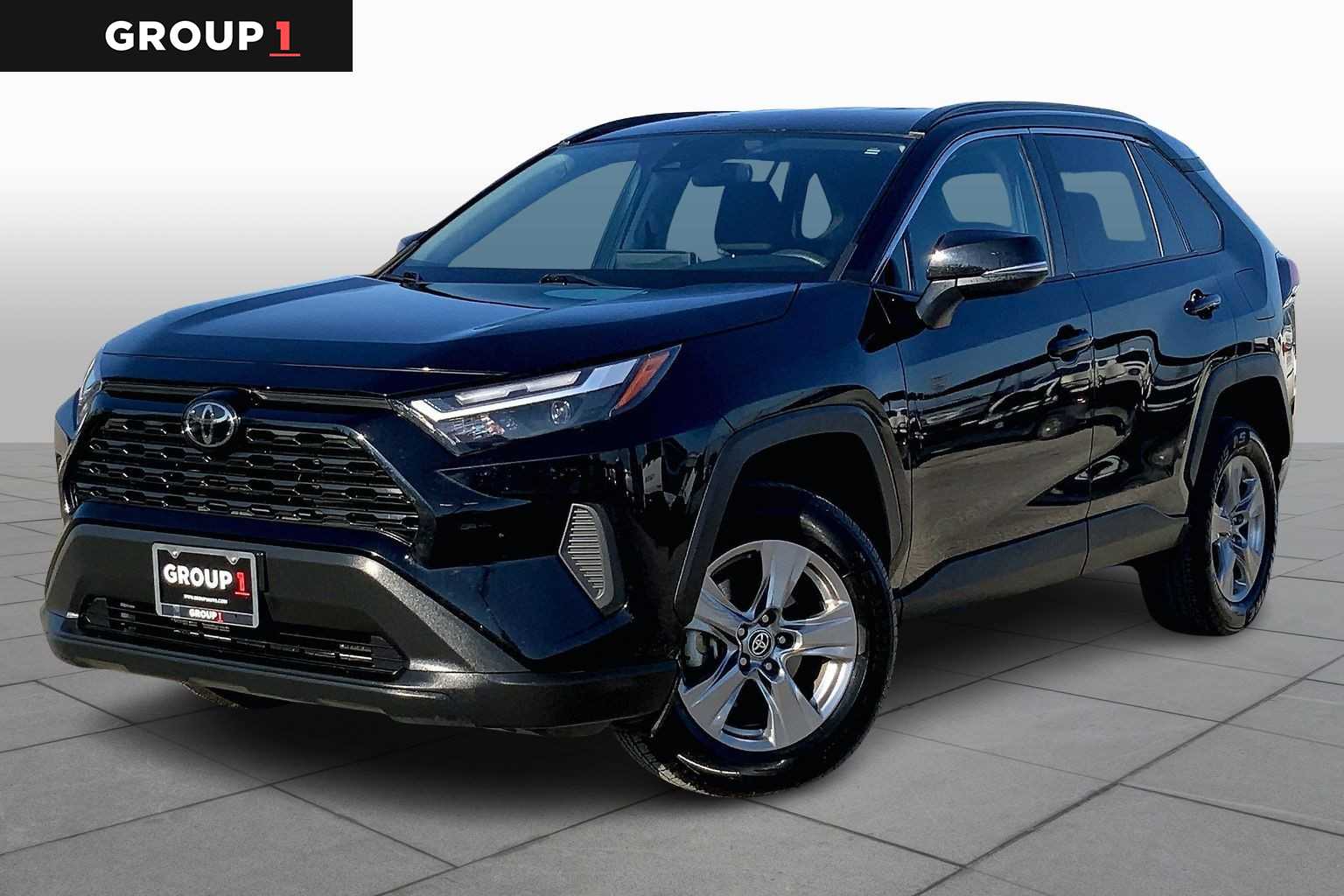 2024 Toyota RAV4 XLE's photo