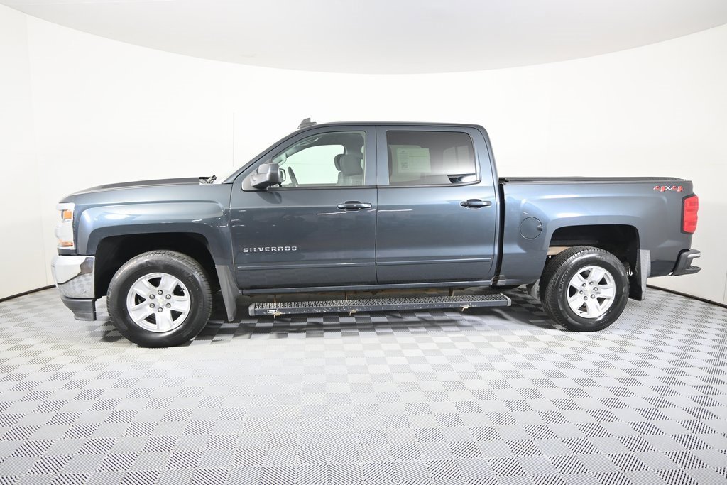 Used 2018 Chevrolet Silverado 1500 LT with VIN 3GCUKREC4JG487008 for sale in Forest Lake, Minnesota