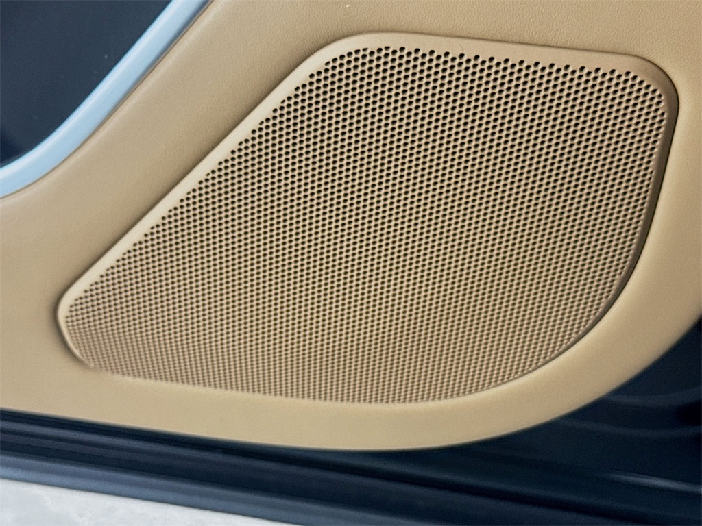 2025 Land Rover Range Rover SE photo 14