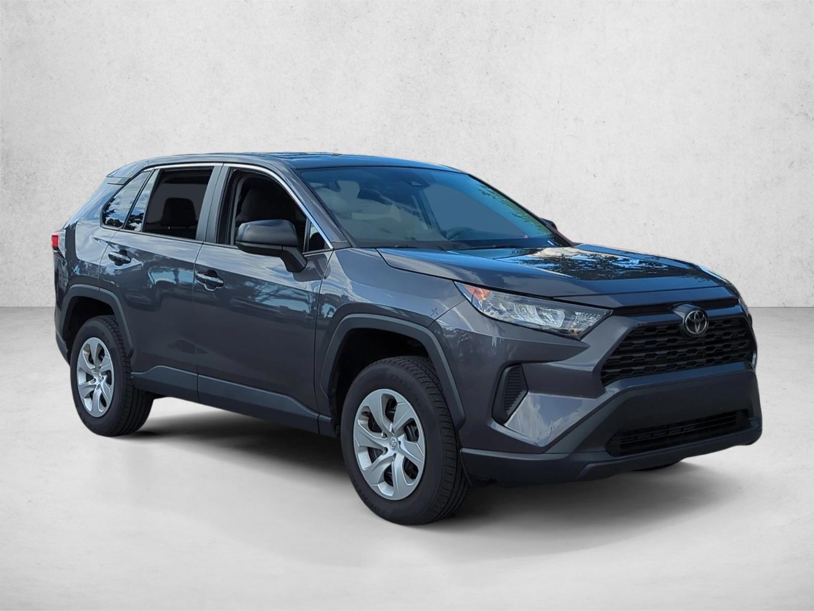 2022 Toyota RAV4 LE photo 2