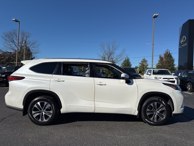 2020 Toyota Highlander XLE photo 2