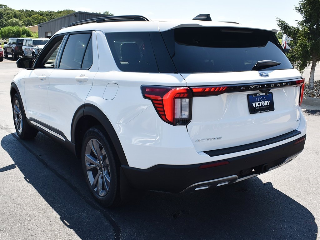 2025 Ford Explorer photo 3