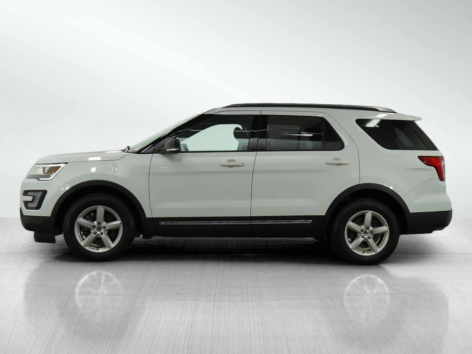 Used 2017 Ford Explorer XLT with VIN 1FM5K8D87HGD74568 for sale in Coon Rapids, Minnesota
