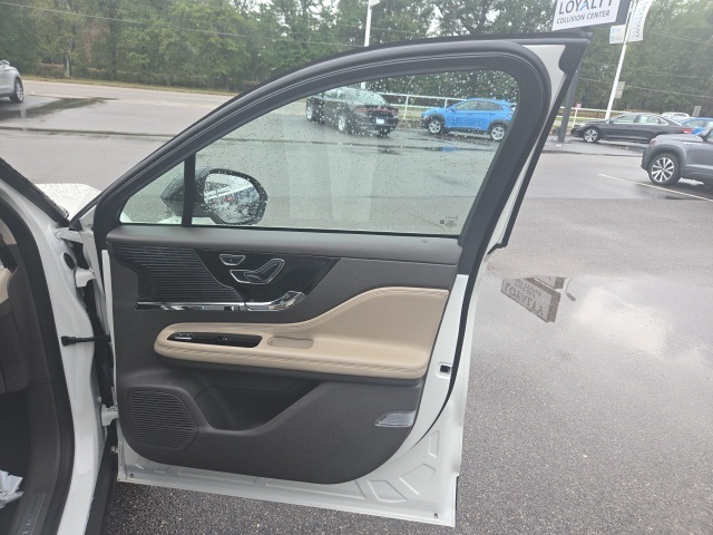 2021 Lincoln Corsair Standard photo 25