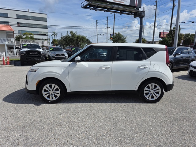 2022 Kia Soul LX photo 3