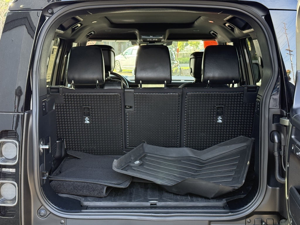 2023 Land Rover Defender 110 photo 8