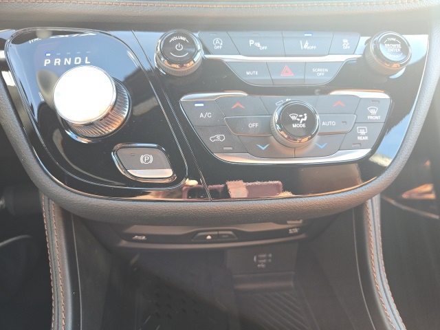 2026 Chrysler Pacifica Pinnacle photo 26