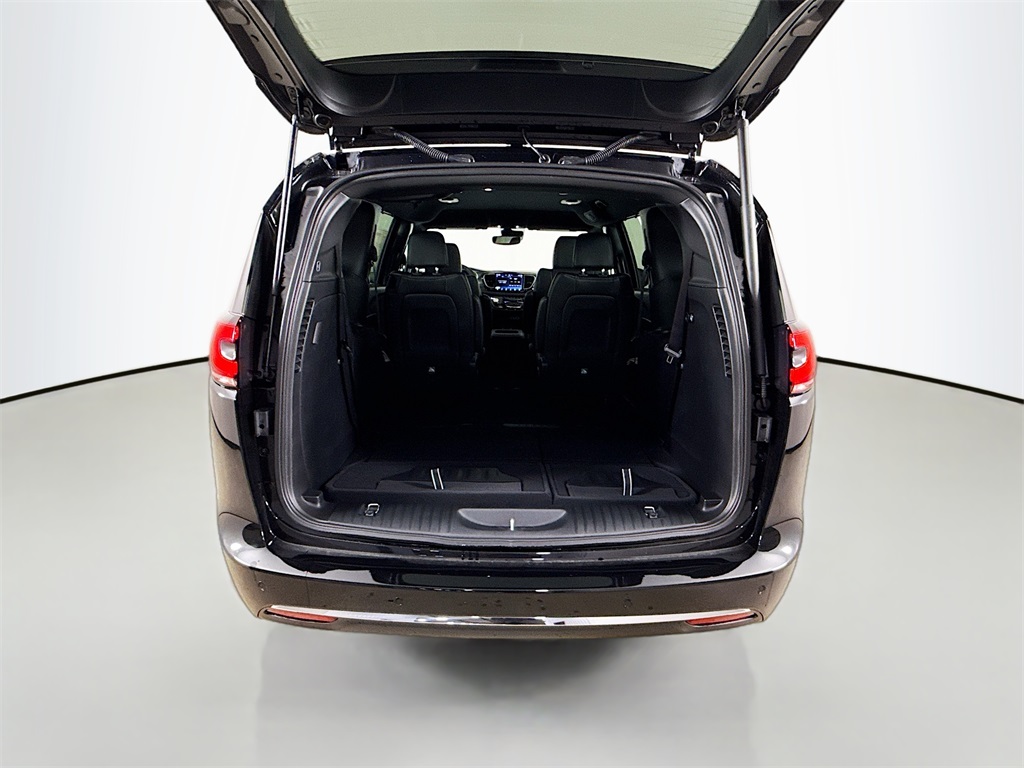 2025 Chrysler Pacifica photo 27